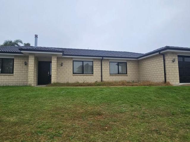 papamoa beach, 4 bedrooms