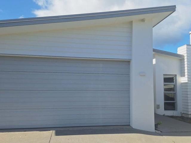 papamoa beach, 4 bedrooms
