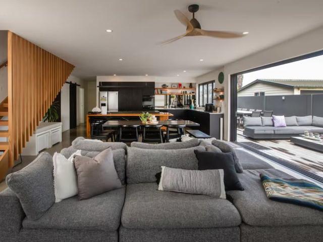 papamoa beach, 4 bedrooms