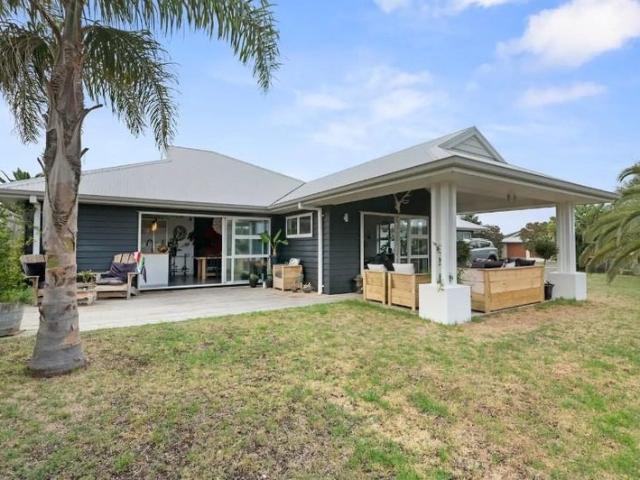 papamoa beach, 4 bedrooms