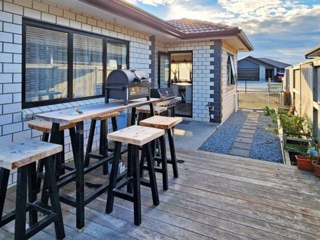 Papamoa Beach, 4 bedrooms