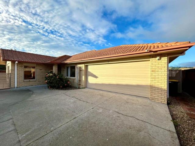 papamoa beach, 4 bedrooms