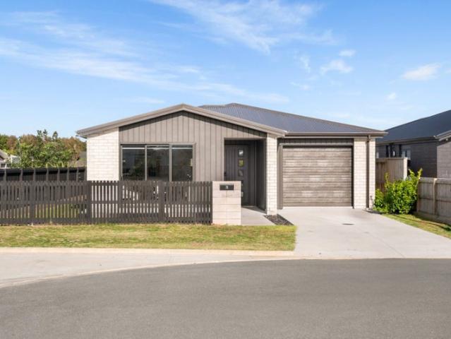 papamoa beach, 4 bedrooms