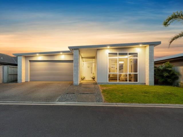papamoa beach, 4 bedrooms