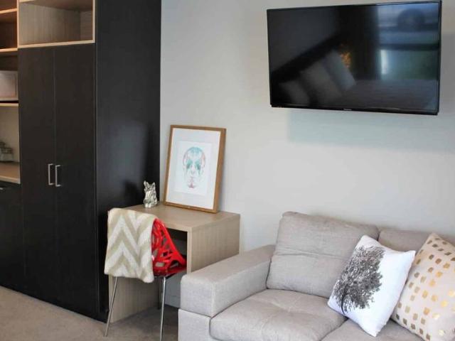 Papatoetoe Studio with Utilities Included