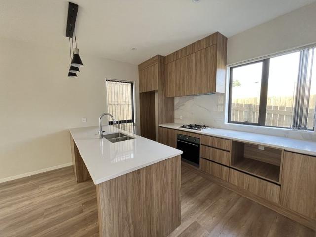 Papatoetoe, 4 bedrooms