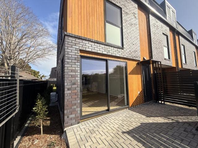 Papatoetoe, 4 bedrooms