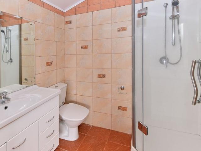 papatoetoe, 6+ bedrooms