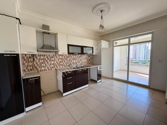 Papatya Caddesi/3+1/187m2/hemen Oturulabilir Fırsat Dairesi