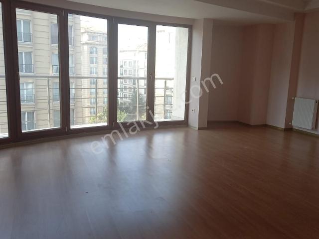 Papatya Residence 2' De Metrobüse 5 Dakika Ön Cephede 3+1