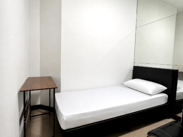 Papillon D12, Apartment