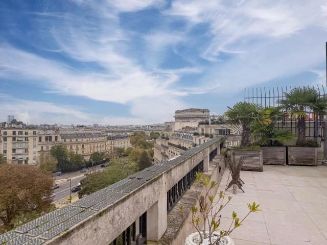 Par067 Penthouse à rénover sur l'avenue Foch 515m² Paris 16ème