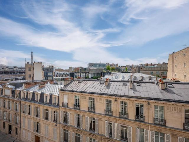 Par305 Appartement avec terrasse rue de Marignan 150m² Paris 8ème