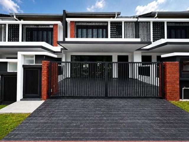 Part Furnished 2 Storey House in Elmina Green 7 For Rent
