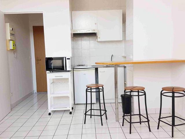 PART. LOUE T2 MEUBLÉ STANDING / PARKING / Bd LIBER