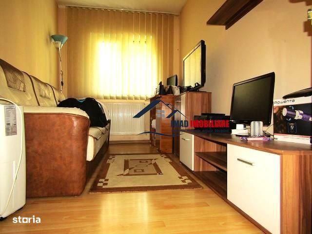 Parter, 4 camere! Vanzare apartament in Targoviste Micro 12, zona li
