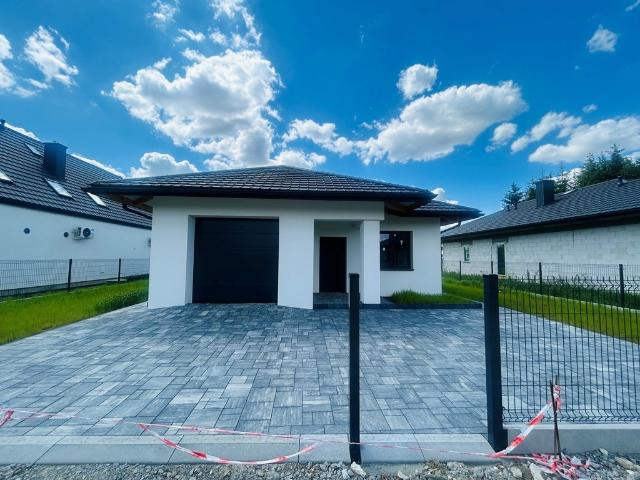 Parterowy dom z garażem, 105 m², ogrodzony, Rzeszów