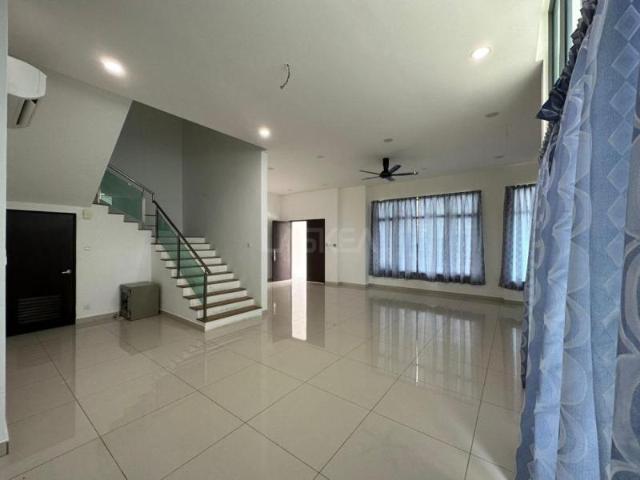 Partially Furnish 3 Storey Semi D, Saujana Heights, KajangSemi D House