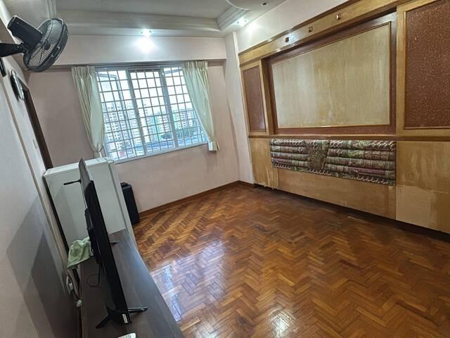 Partially furnished air con room walking distance to MRT