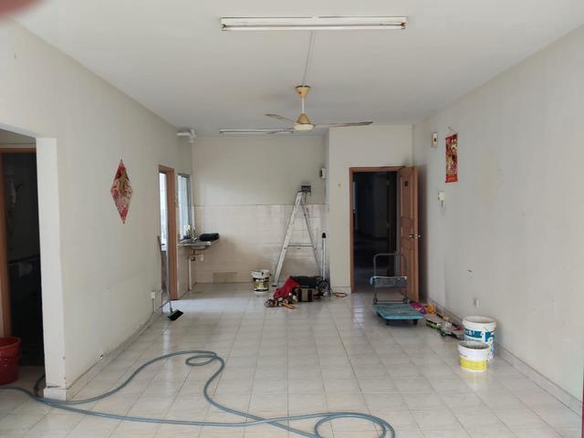 Partially furnished Bistari Impian Apartment Larkin