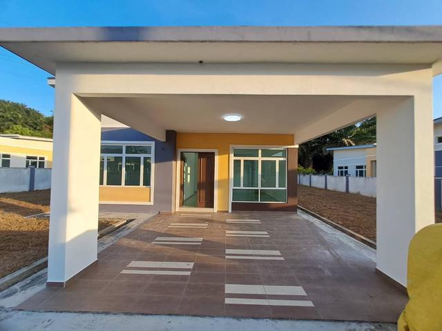 Partially Furnished Single Storey Bungalow Senawang Perdana For Rent
