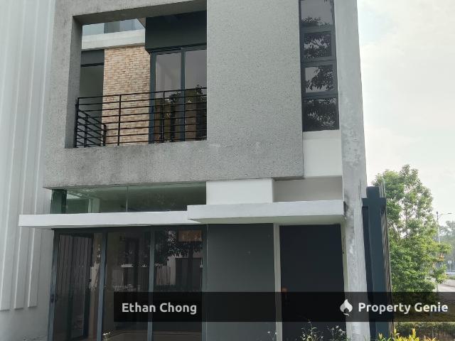 Partially Furnished 3 Storey Terrace House for Sale at Villa Senja, Rawang
