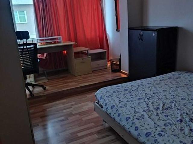 Particular inchiriez 1 camera in ap. cu 3 camere
