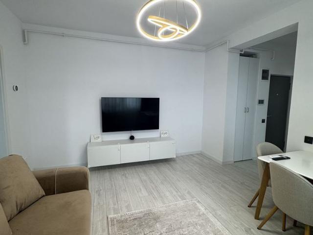 Particular închiriez apartament cu 2 camere + loc de parcare