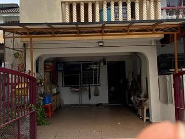 PARTLY FURNISH Facing open 2 Storey Taman Putra Ampang