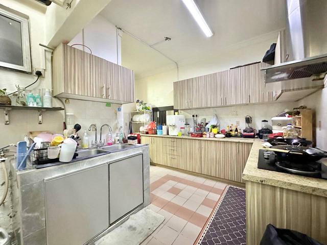 Partly Furnished De Rozelle Condominium Kota Damansara
