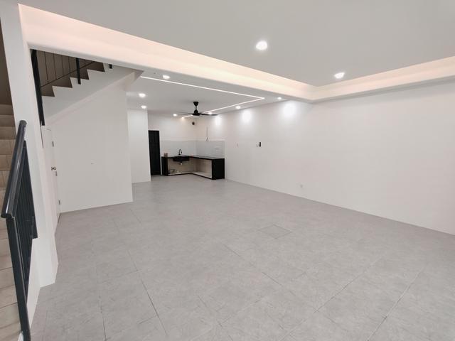PARTLY FURNISHED GOOD CONDITION 2 Sty Terrace Yarra Park Eastfield