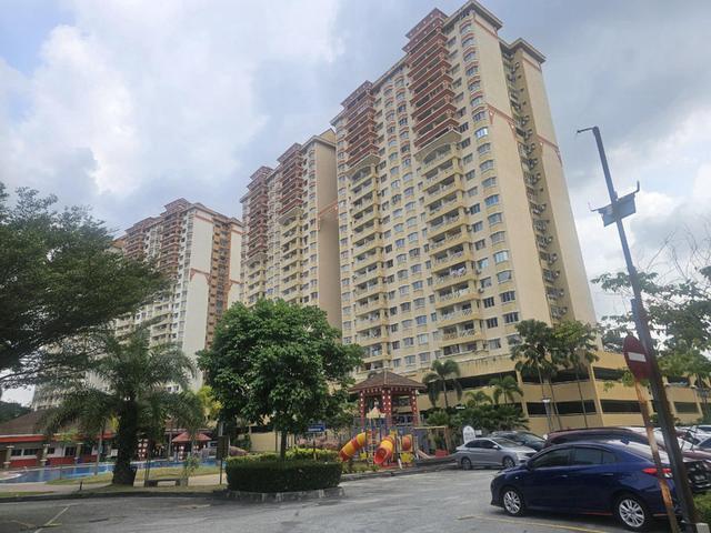 PARTLY FURNISHED Koi Tropika Condo Puchong