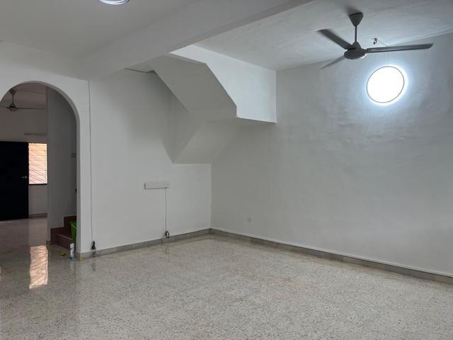 Partly furnished Taman Klang Utama Klang double storey house for rent