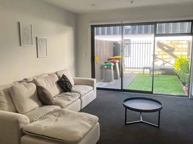 Partly Furnished, Warm & Bright City Townhouse with Carpark