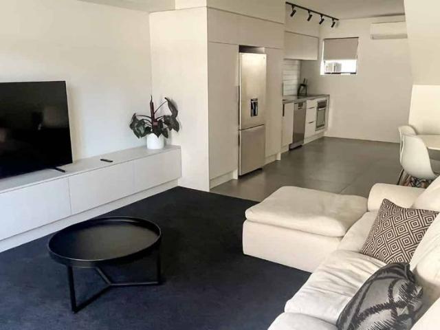 Partly Furnished, Warm & Bright City Townhouse with Carpark
