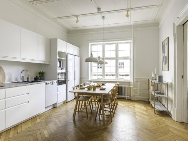 Parværelse i centralt renoveret lejlighed