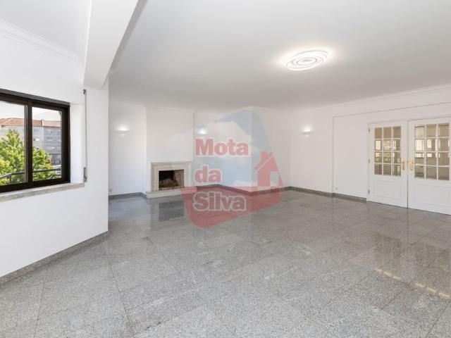 para alugar Apartamento de alto padrão de 158 m2, Almada, Setúbal