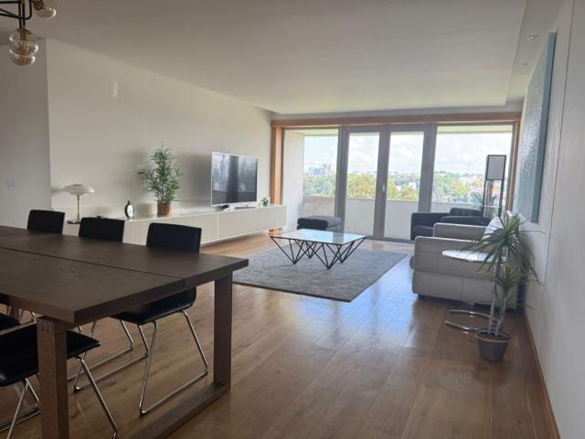 para alugar Apartamento de alto padrão de 238 m2, Vila Nova de Gaia, Porto