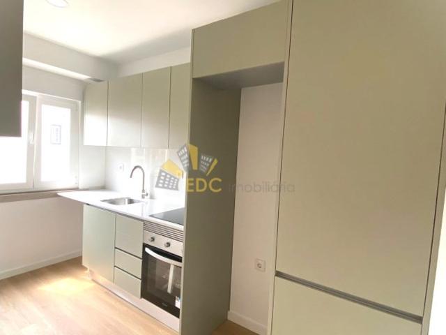 Para arrendamento | Apartamento T2 | Totalmente Remodelado | Localizado na Portela de Sintra Perto da Escola Secundária de Santa Maria | Não perca a oportunidade, marque já a sua visita!