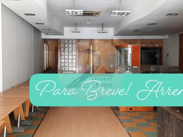 PARA BREVE! Arrenda se espaço comercial,, para restauração negócio de pastelaria, snack bar ou restaurante, esplanada 18m2, central Albufeira