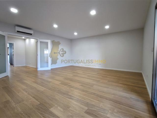 Para venda: Amplo apartamento de luxo, novo, no centro de Tomar. 3 quartos