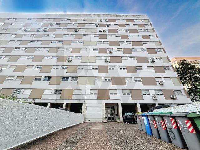 Para Venda Apartamento T3 com garagem e arrecadação na Portela