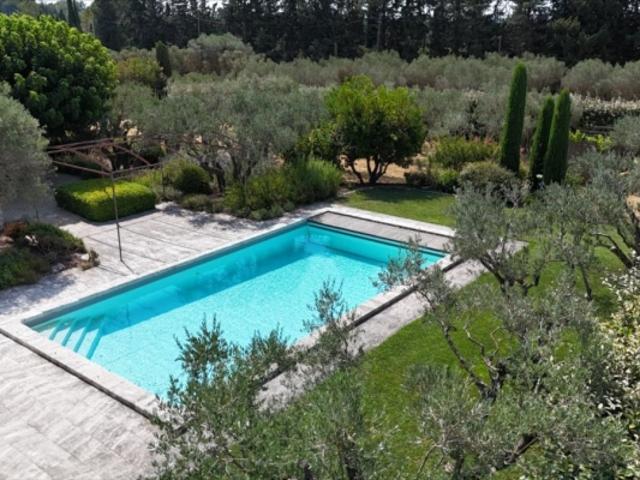 Paradou – Villa avec piscine et fort potentiel au cœur des Alpil