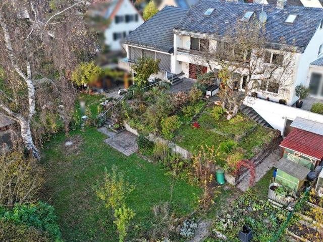 Paradiesisch schön: bezugsfreie 5,5 Zi. Maisonettewohnung mit Garage und Garten in KN Dettingen