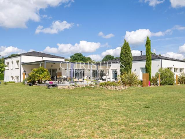 Paradis Contemporain: Villa Durable avec Piscine et Grand J. 329m² Monségur