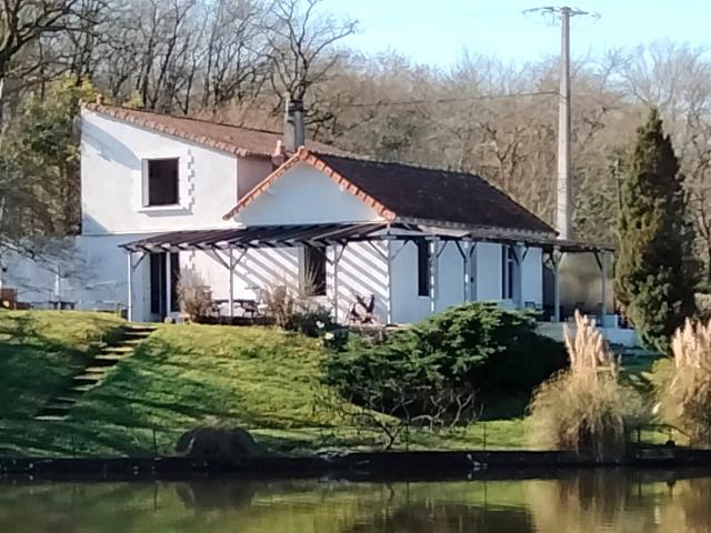 Paradis en Bord de Rivière, Vue Magnifique, Situation Privil. 114m² Availles Limouzine