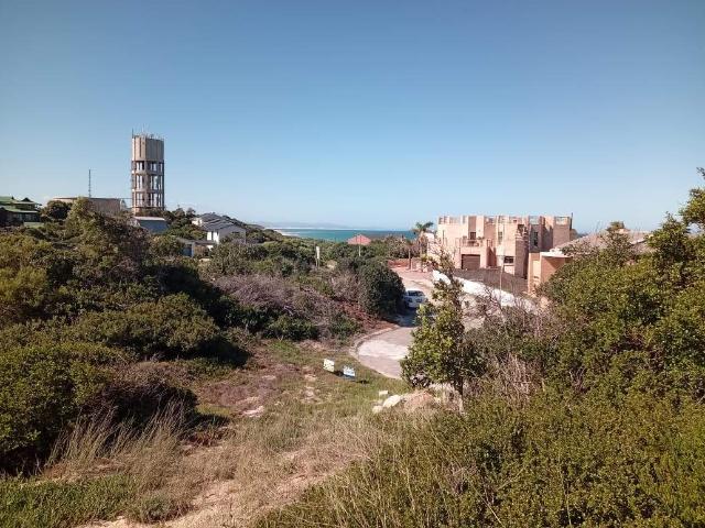 Paradise Beach Vacant stand with great potential