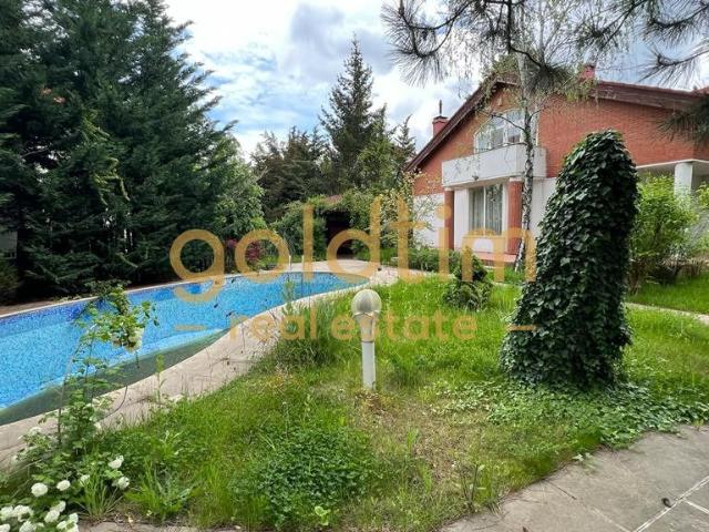 PARADIS/VILA INDIVIDUALA/PISCINA/CURTE 750MP/IANCU NICOLAE/VEGETATIE MATURA