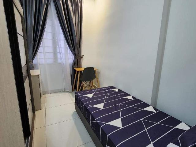 Paraiso @ the earth residence ‼️ small room for rent‼️ mix unit