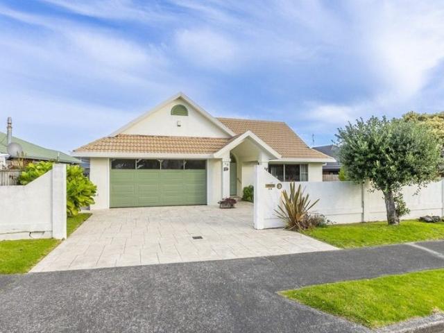 paraparaumu beach, 4 bedrooms